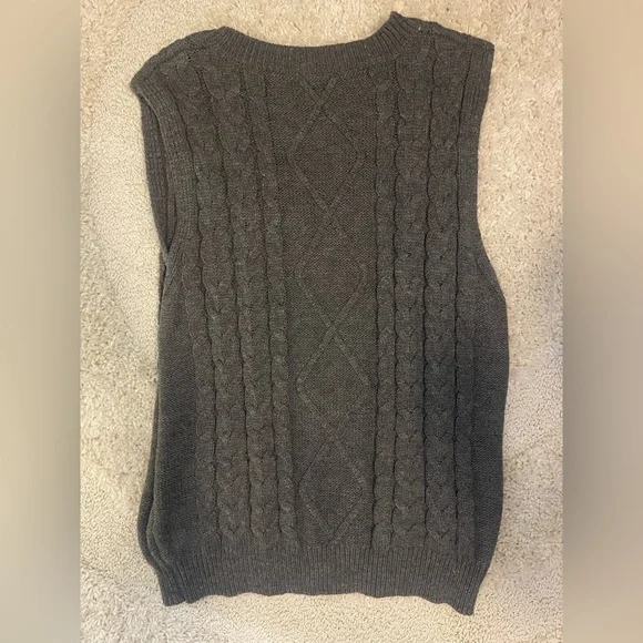 Classic Cable Knit V-Neck Sleeveless Sweater Vest - Gray - Picture 2 of 2